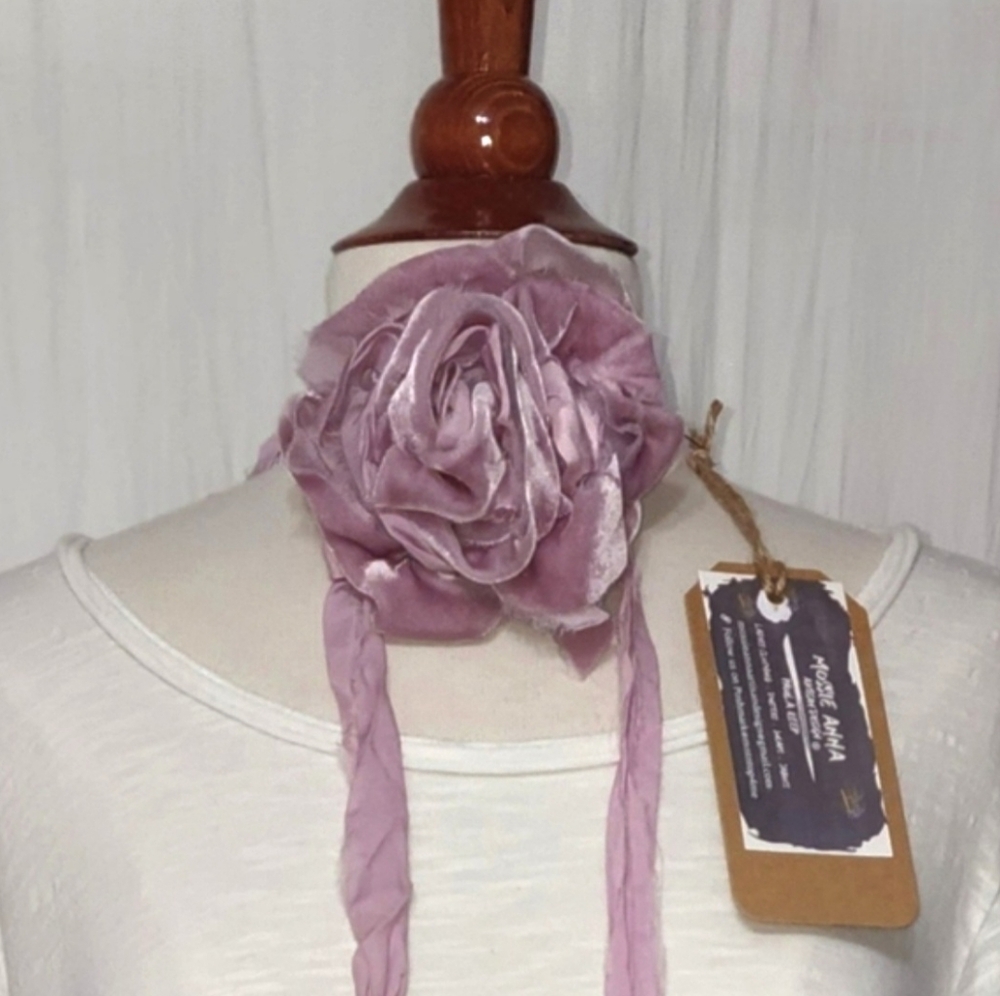 JABOT 💞 LAVENDER VELVET ROSE💜MOSSIE ANNA ARTISAN DESIGN 💜 NWT